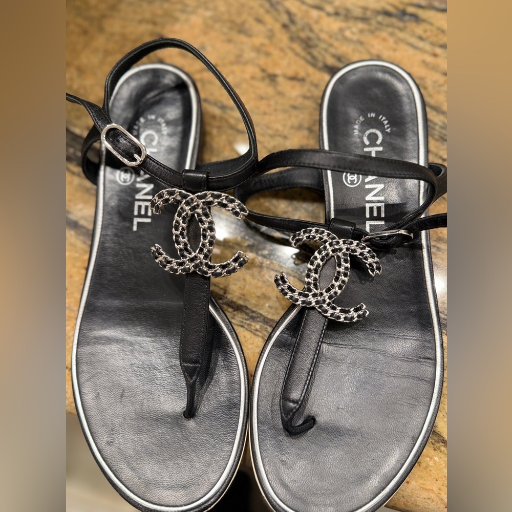 Chanel Black Leather Logo Thong Sandals 37